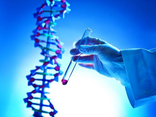 抱养的孩子别人都说长得像老公，亲子鉴定后我简直要崩溃(图1)